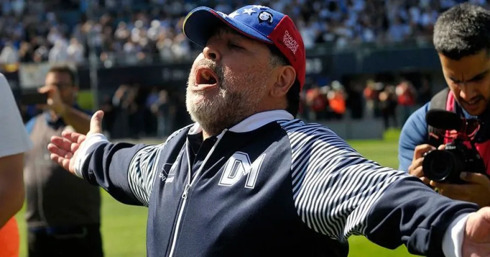 Maradona fue internado con un "bajón anímico" y anemia, según su médico