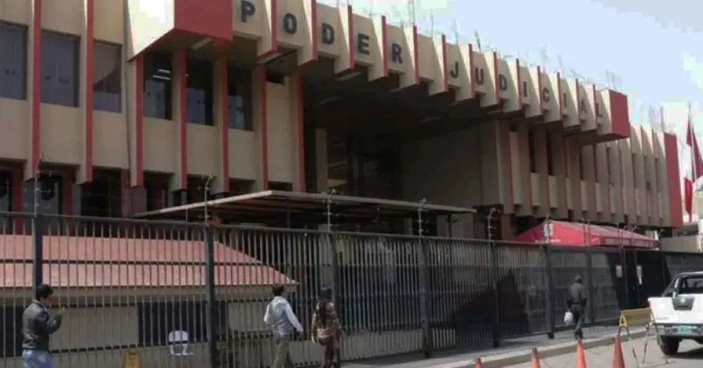 Absuelven a violador porque la víctima usaba ropa interior roja