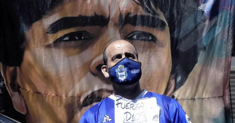 Maradona está en la clínica de Olivos para ser operado de un hematoma subdural