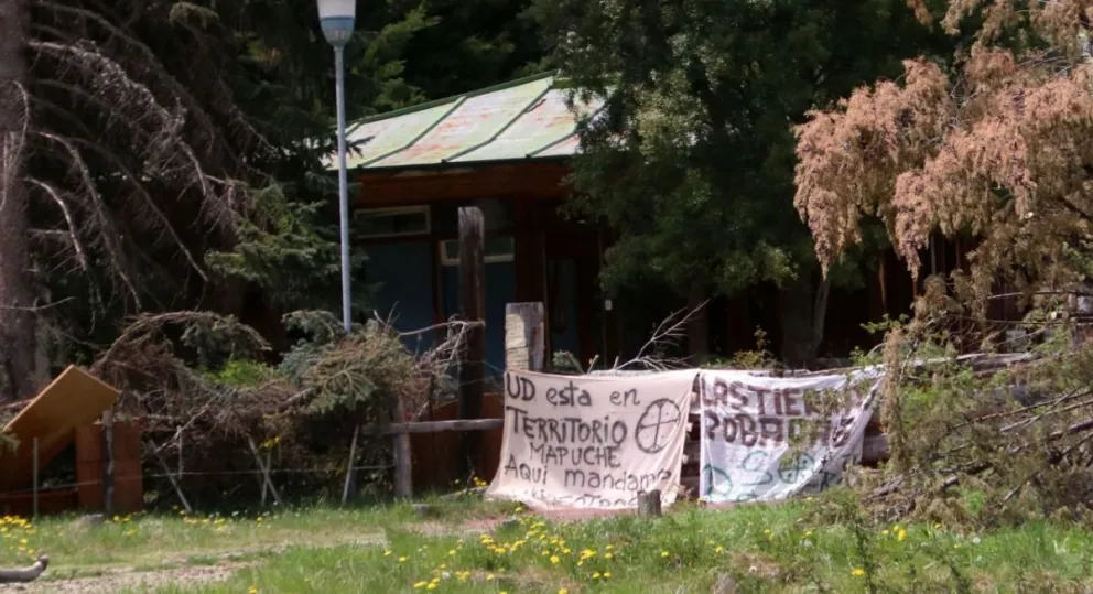 Villa Mascardi, una novela donde los géneros se mezclan y el fin nunca llega