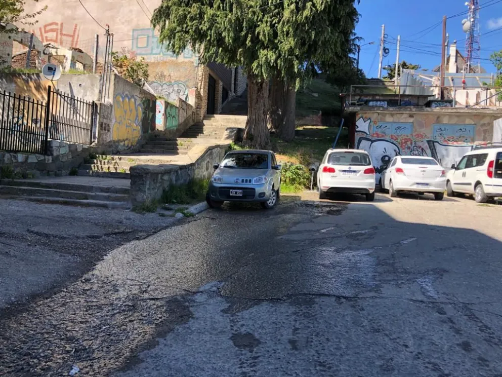 Agua con olor nauseabundo en pleno centro