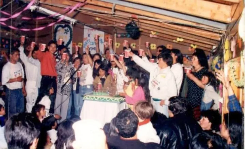 Vecinos celebran 33 años haciendo radio