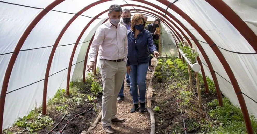 Diez familias recibieron certificados y kits del programa "Invernaderos, más de mil oportunidades"