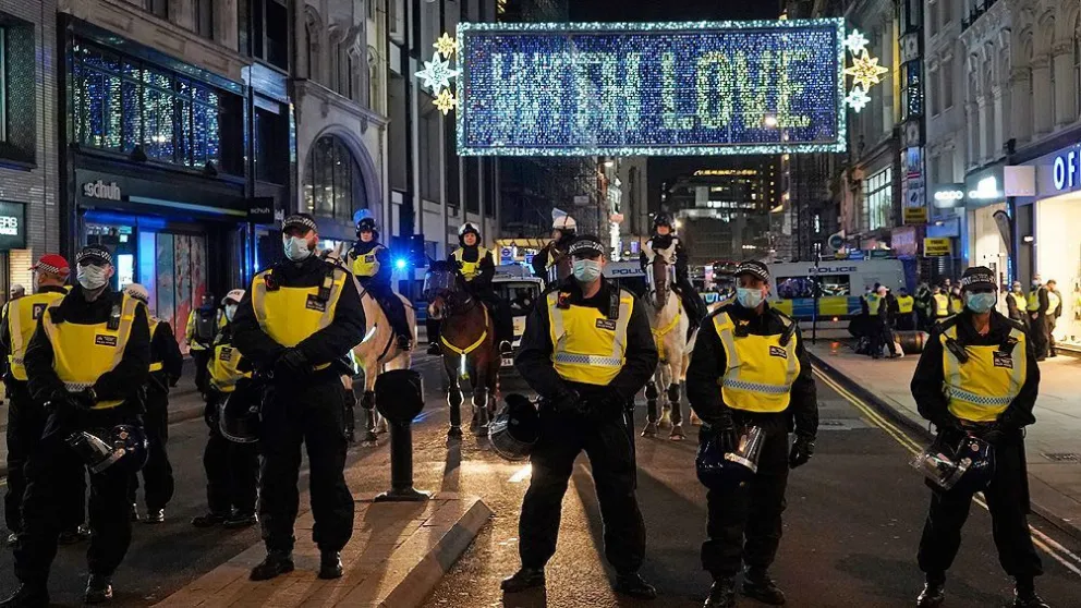 Más de 100 detenidos en una protesta en Londres contra el confinamiento