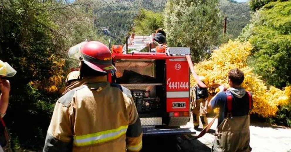 Se incendió una casa de grandes dimensiones en el barrio Pinar de Festa