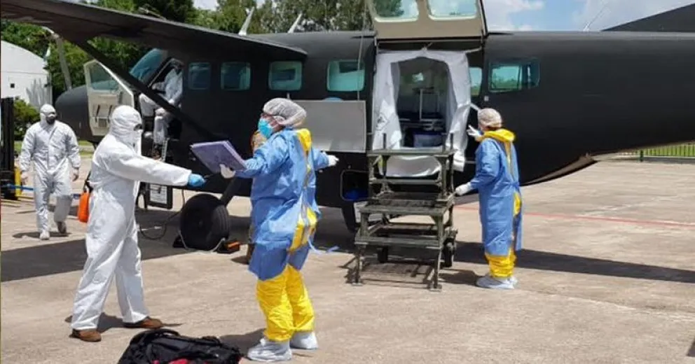 El Ejército hizo desde Bariloche el primer traslado aéreo de un paciente con Covid-19