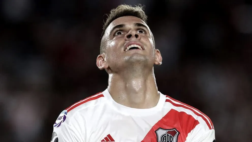 Santos Borré dio positivo de Covid-19 y seguirá aislado