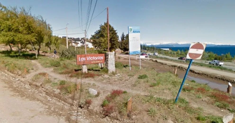 Se divertían con música y alcohol en una casa pero un vecino los denunció