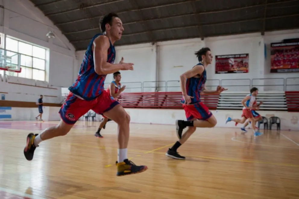 Dos pivots barilochenses comenzaron la pre temporada en Deportivo Viedma