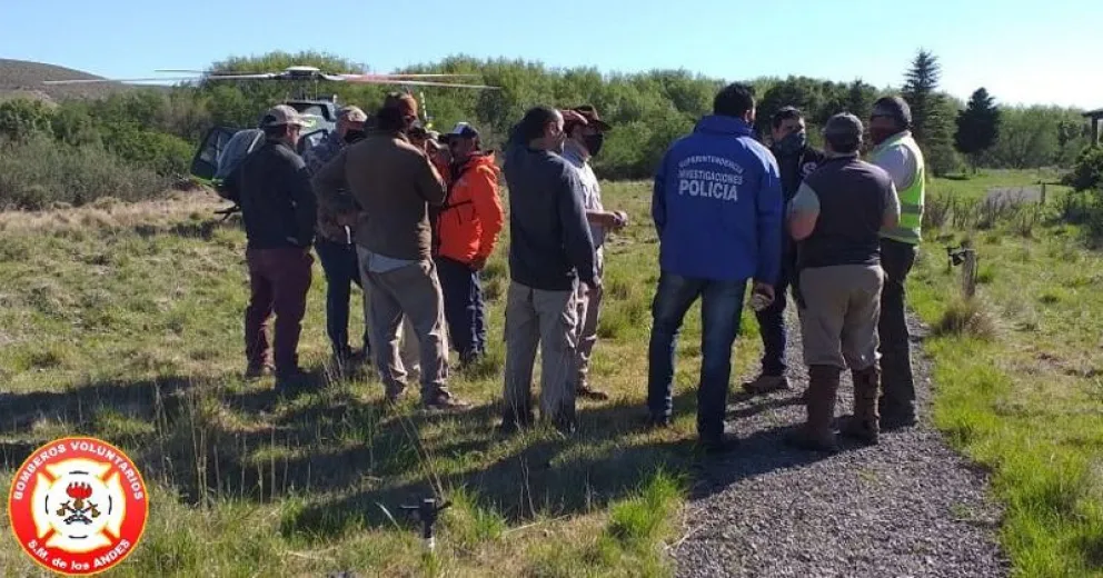 Buscan a un guía de pesca perdido en el Río Chimehuin