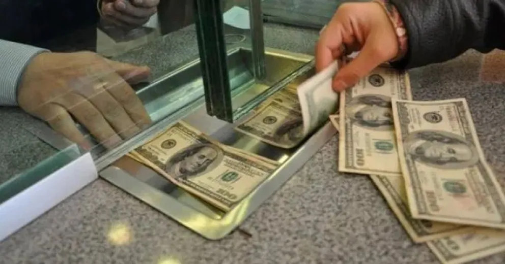 El dólar blue se mantiene y los bursátiles operan volátiles