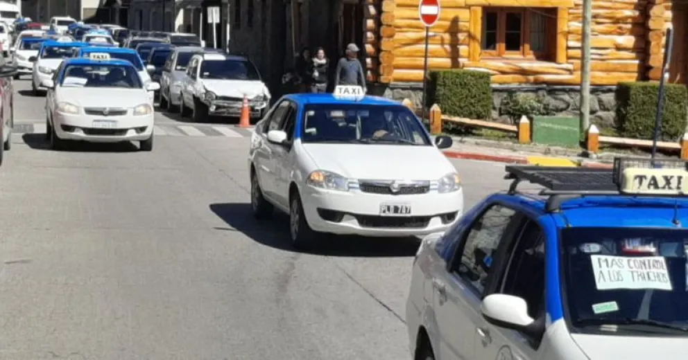 Taxistas y remiseros se movilizaron contra el avance de Uber