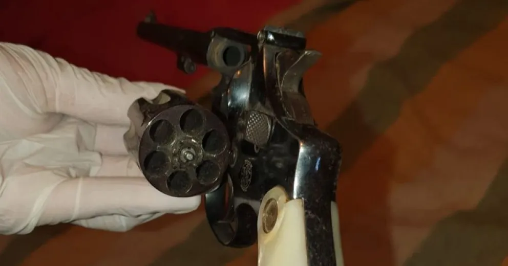Buscaban celulares y encontraron dos armas de fuego