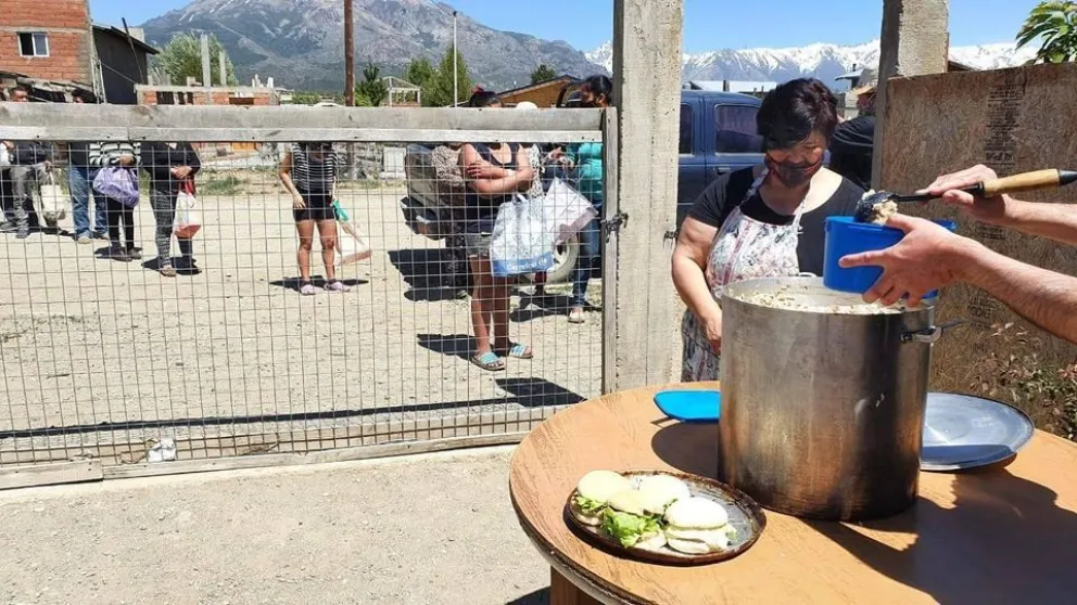 El Merendero de Beatriz realiza una venta de locro para entregar cajas navideñas a 150 familias