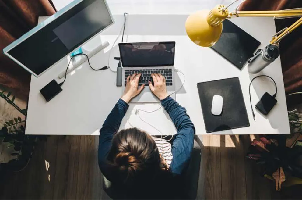 Proponen cobrar un impuesto del 5% quienes hacen teletrabajo