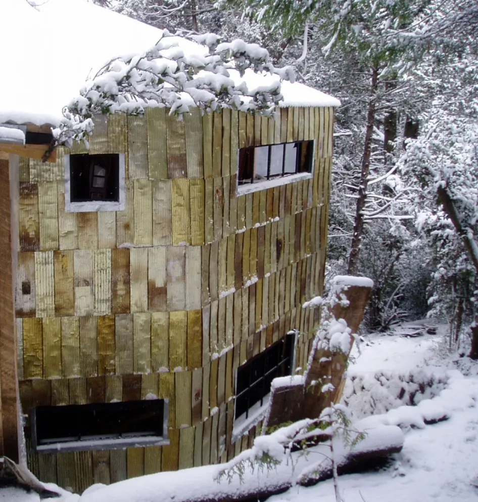 La casa hecha con 800 latas de tomate que asombra a todo el mundo
