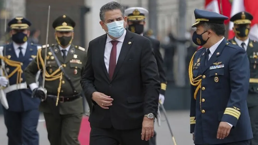Piden la renuncia del presidente y ya se fueron 13 ministros