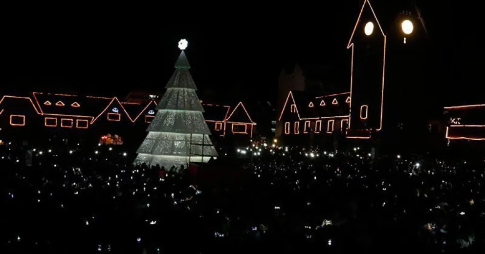 El encendido del árbol de Navidad en el Centro Cívico será sin público