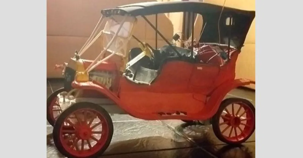 Construyó un Ford T como proyecto escolar