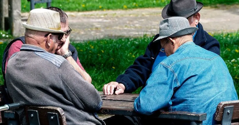 Jubilados y pensionados cobrarán con un 5% de aumento en diciembre