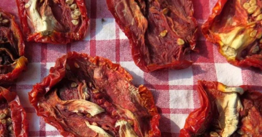 Prepará tus propios tomates secos con esta receta