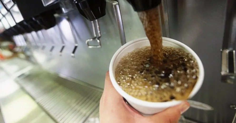 Más de 800 mil argentinos se enferman por año por consumir bebidas azucaradas