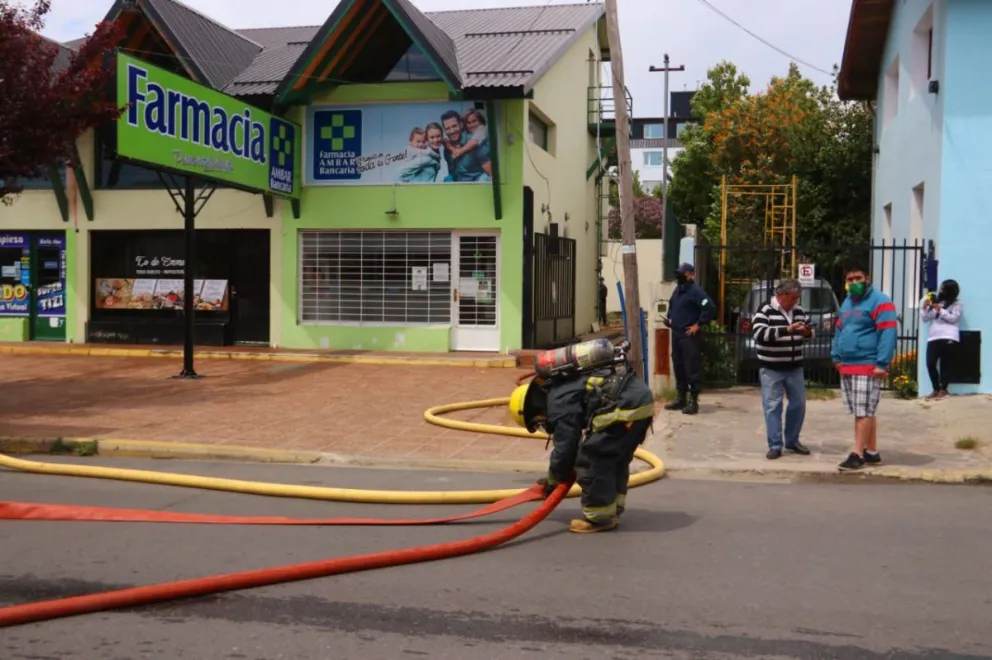 Los dueños de un almacén recién inaugurado perdieron toda la mercadería en un incendio