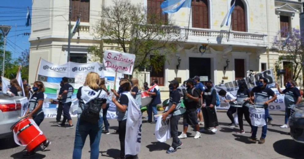 El Gobierno se sienta a negociar con el personal sanitario