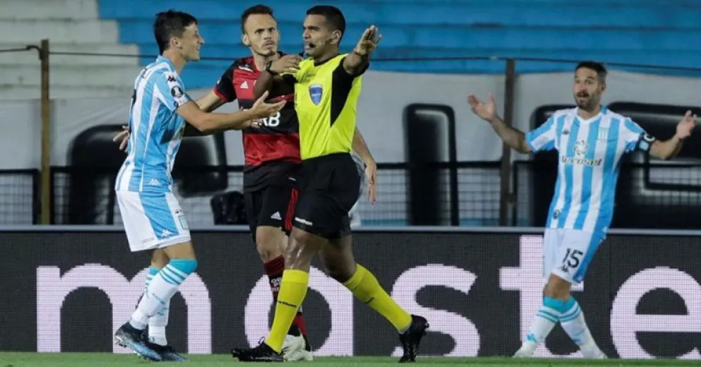 Igualdad en Avellaneda entre Racing y Flamengo en una noche cargada de polémicas