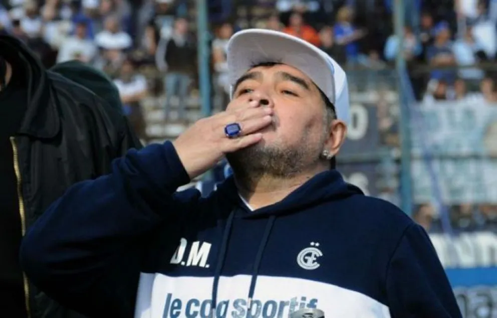 Decretan 3 días de duelo nacional por la muerte de Maradona