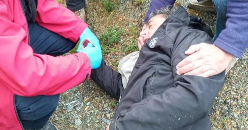 Violencia en Villa Mascardi: un vecino tuvo que ser internado por los golpes recibidos y agredieron a periodistas