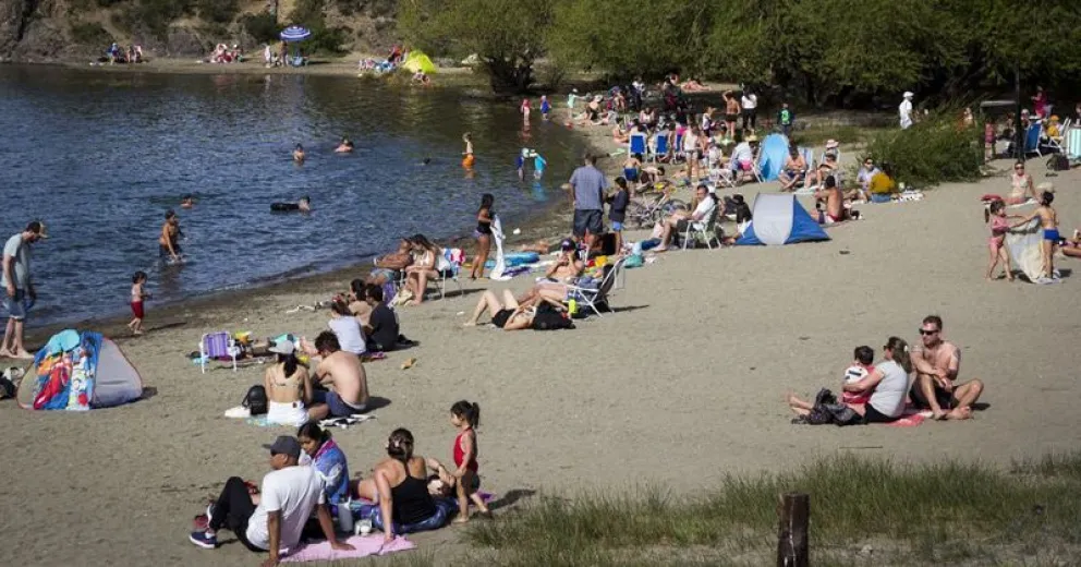 Propone crear espacio para fumadores en las playas de mar, ríos y lagos