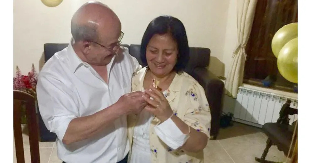 Al cumplir 50 años de amor celebraron la ceremonia por la iglesia y en pandemia