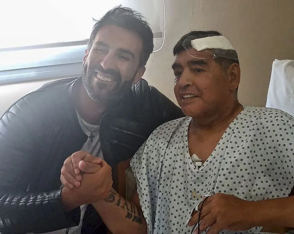Imputaron por "homicidio culposo" al médico de Maradona y allanaron su casa
