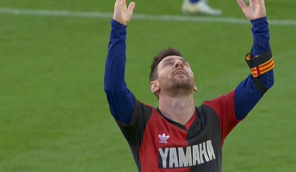 Messi homenajeó al Diego con un golazo: se sacó la camiseta y tenía la de Newell's abajo