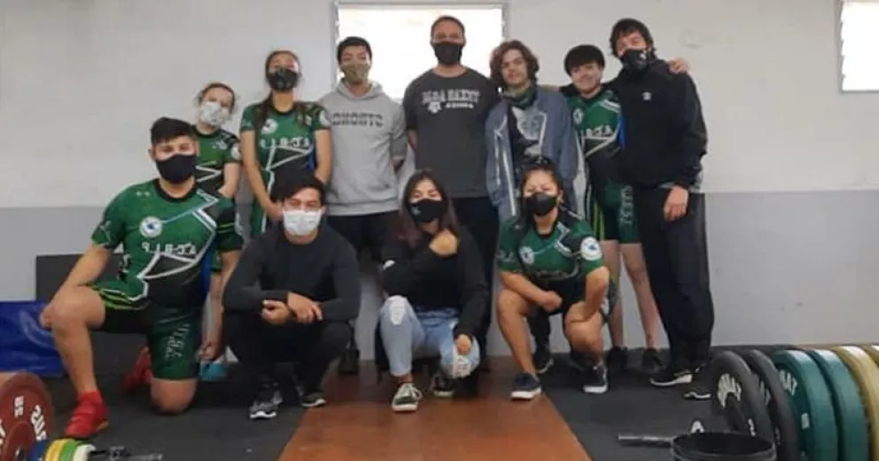 Atletas barilochenses participaron en el Campeonato Patagónico Virtual de Levantamiento de Pesas