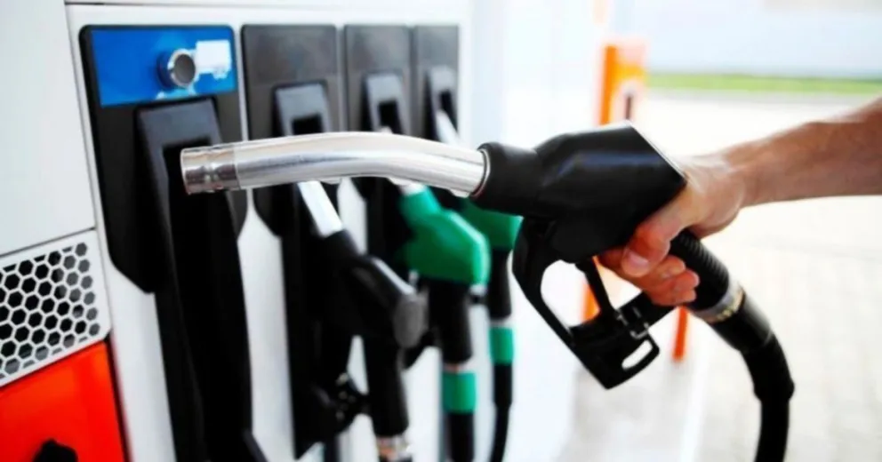 Postergan hasta mediados de diciembre la suba en el impuesto a los combustibles
