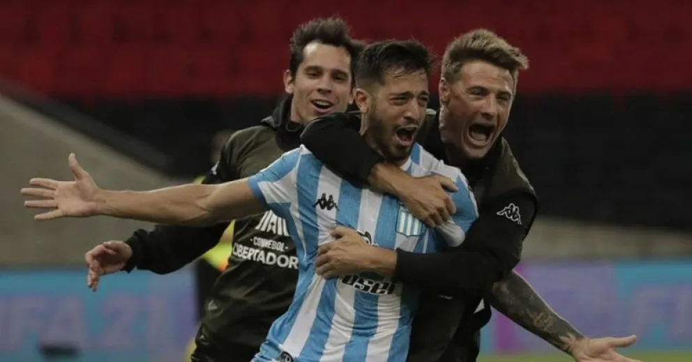 Racing dejó afuera a Flamengo a los tiros