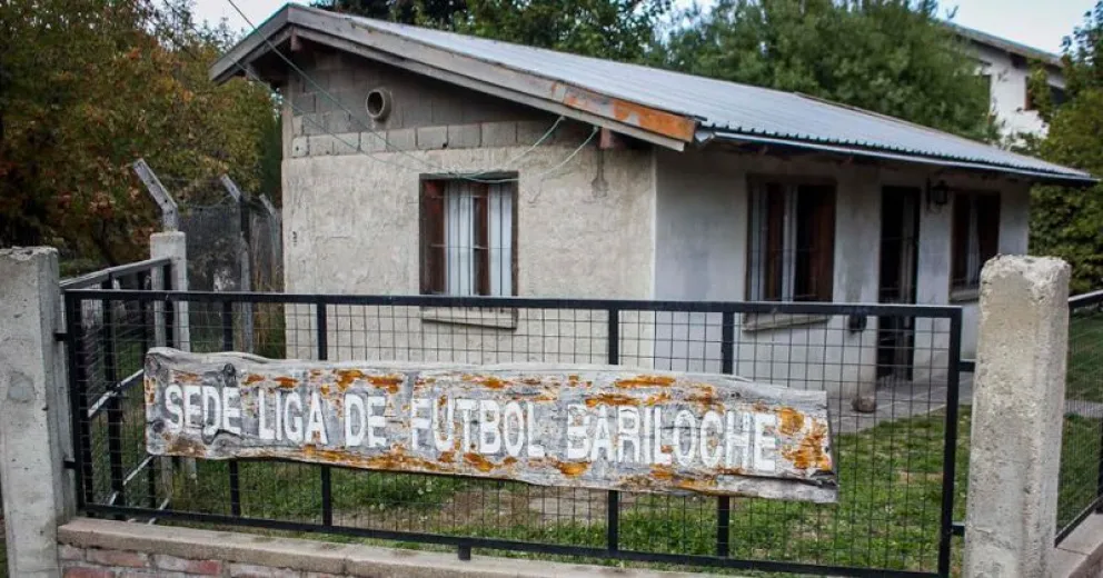 La Liga de Fútbol local evalúa proponer que el arroyo Sin Nombre se pase a llamar Diego Armando Maradona