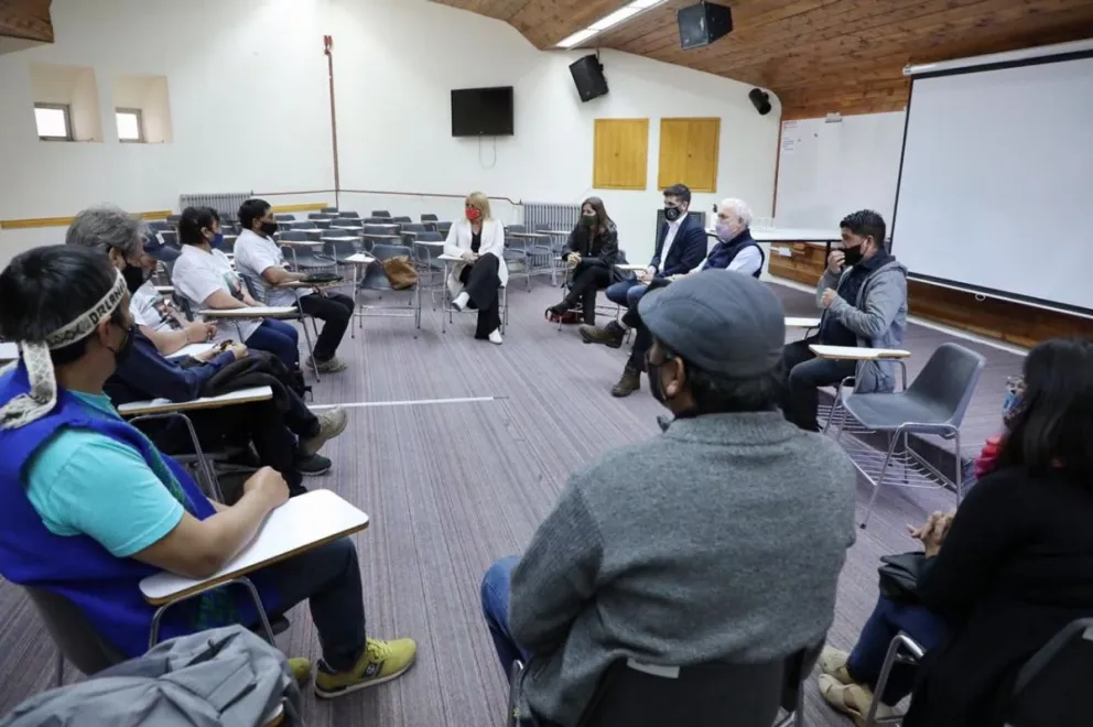 Losardo y Frederic se reunieron con comunidades mapuches y con el intendente de El Bolsón