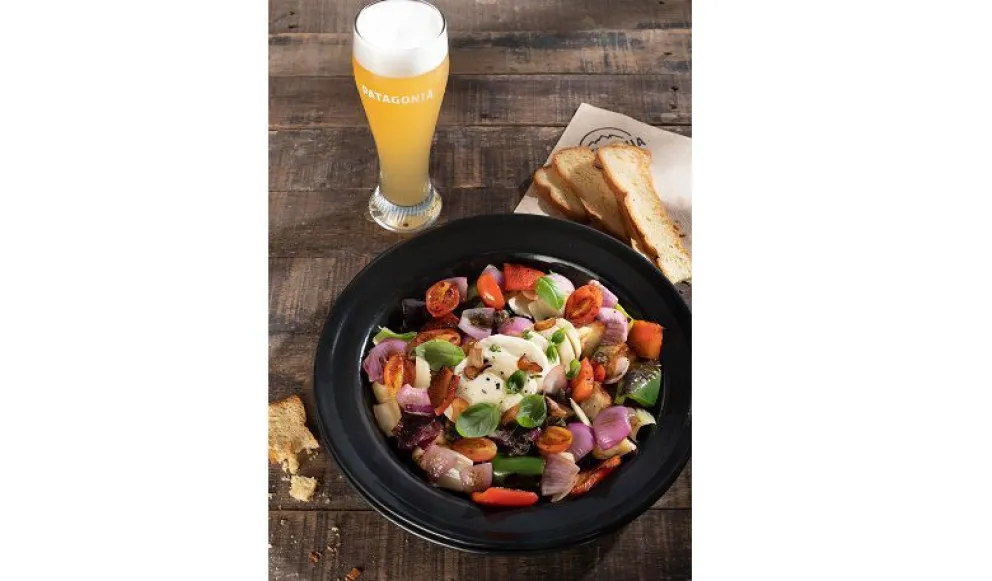 Presentan Eclipse, una variedad de cerveza especial, y la nueva carta de verano