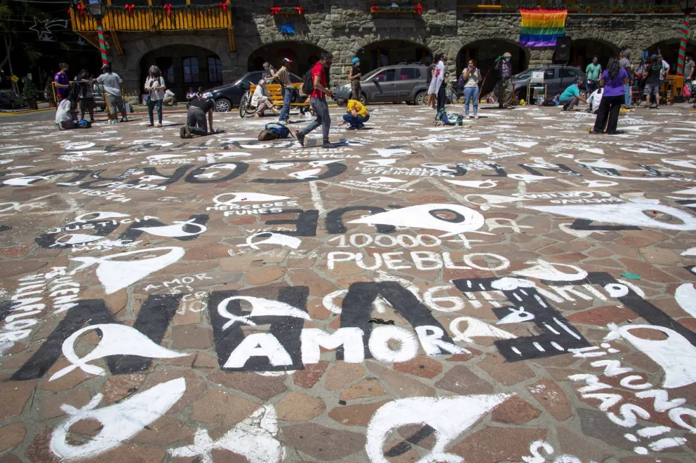 Repintaron los pañuelos del Centro Cívico que habían sido rayados