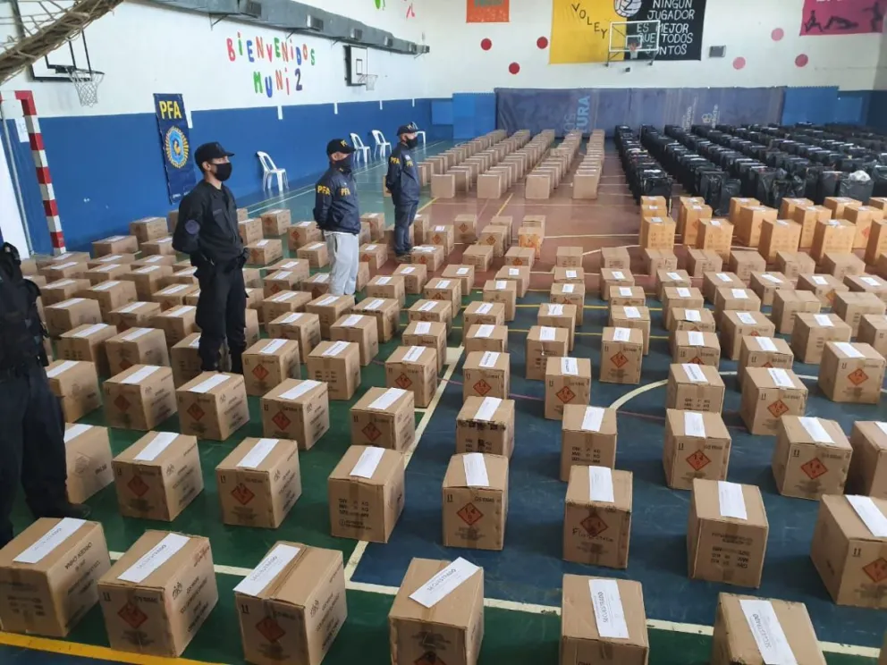 Detuvieron a cuatro personas y realizaron millonaria incautación de mercadería