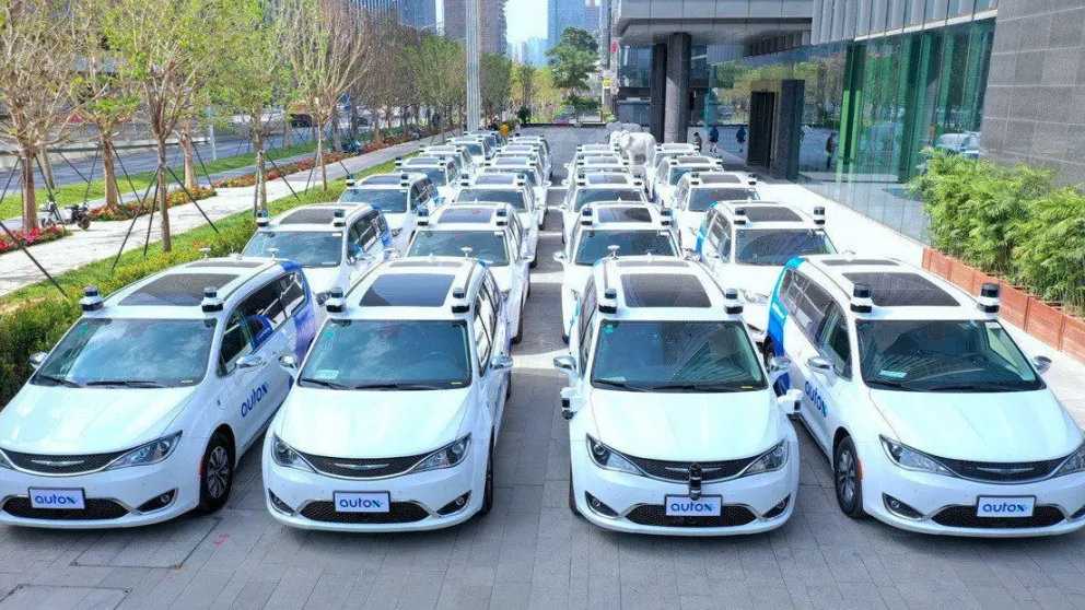 China pone en funcionamiento una flota de taxis robot