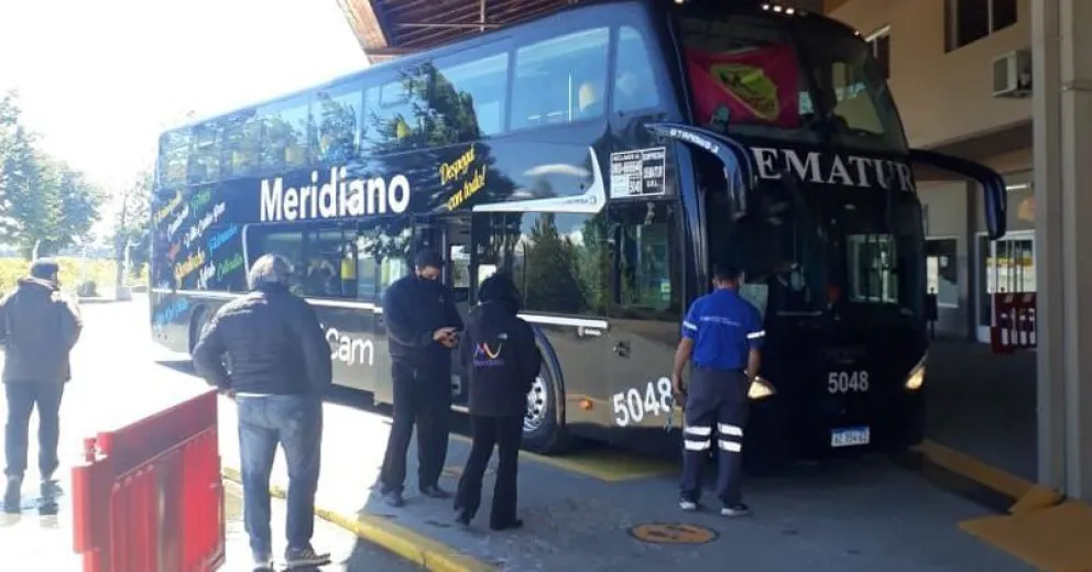 Llegó el primer micro con turistas a Bariloche