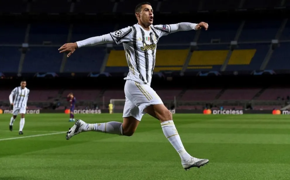 Cristiano se llevó los aplausos y a Messi lo paró un “Buffón”