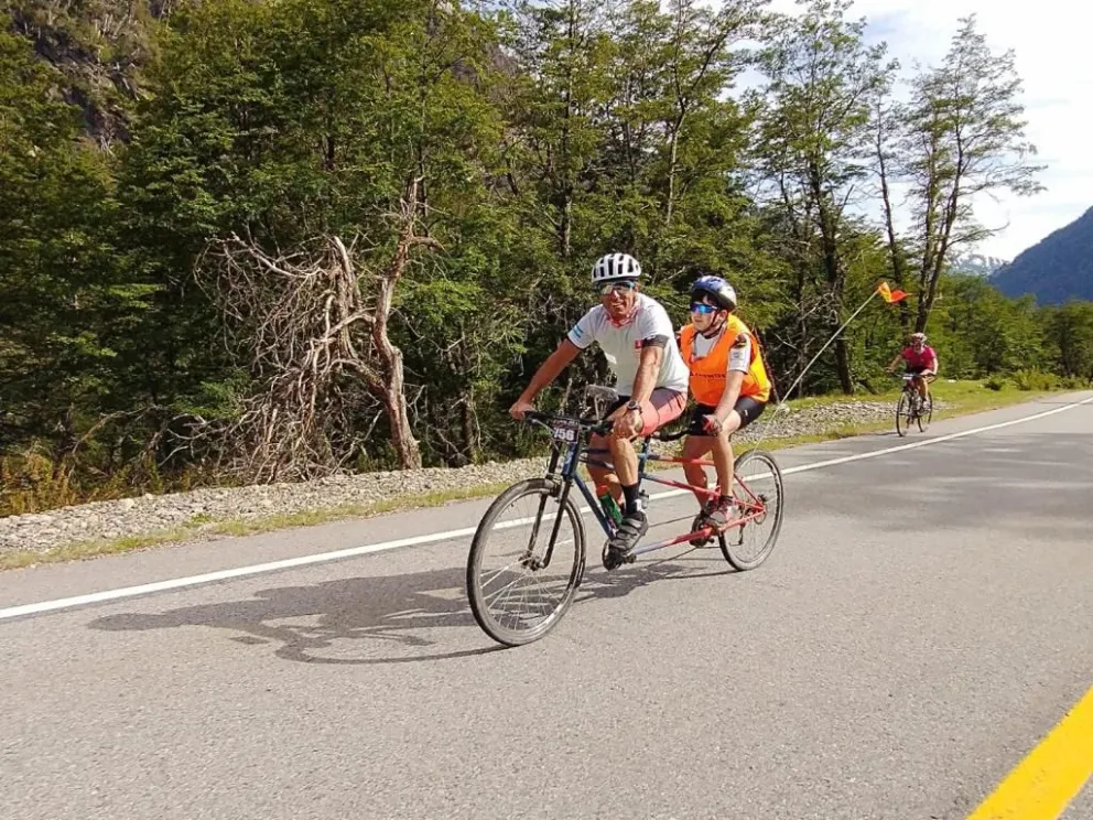 Gran experiencia de las bicis tándem en el Gran Fondo Siete Lagos