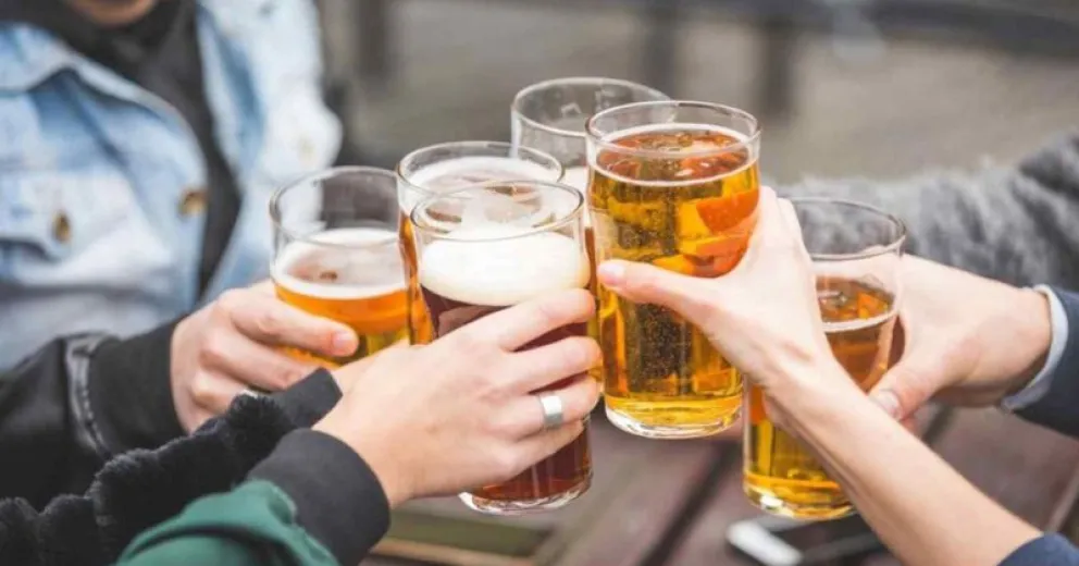 Conocé a qué edades es más dañino el alcohol para el cerebro