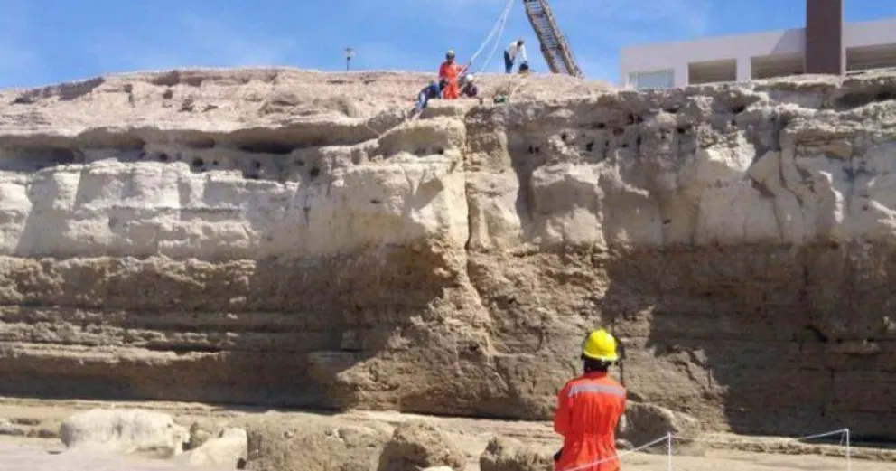 Tiraron un enorme bloque de acantilado en Las Grutas