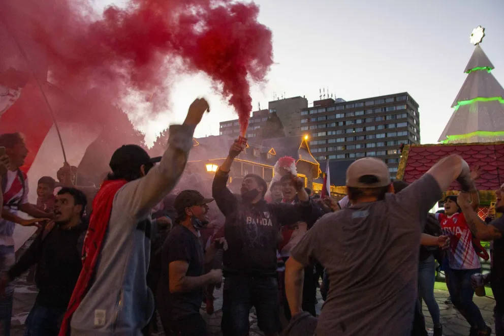 Los hinchas de River coparon la ciudad “gastando” a sus primos